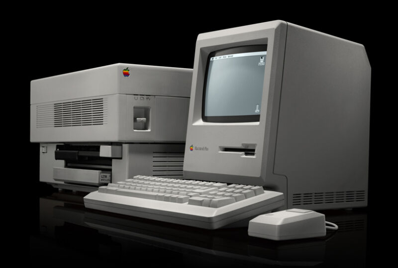 Macintosh Plus con la stampante Apple LaserWriter