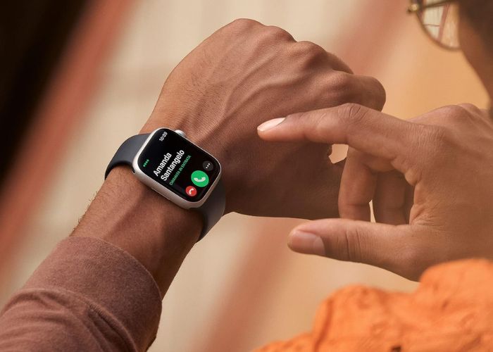 Apple Watch Series 8, Amazon vi fa risparmiare 110 euro 