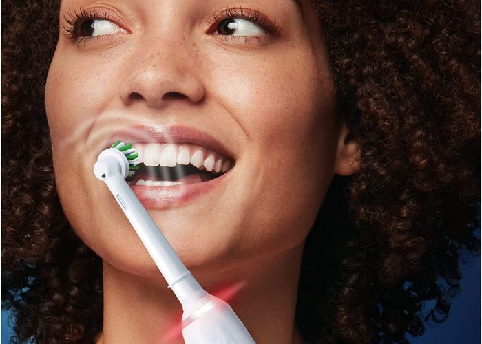 Spazzolino elettrico Oral-B a prezzo bassissimo su Amazon 