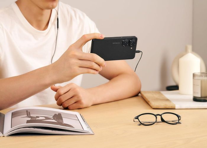 ASUS Zenfone 10 con Snapdragon a prezzo MAI VISTO (-12%)