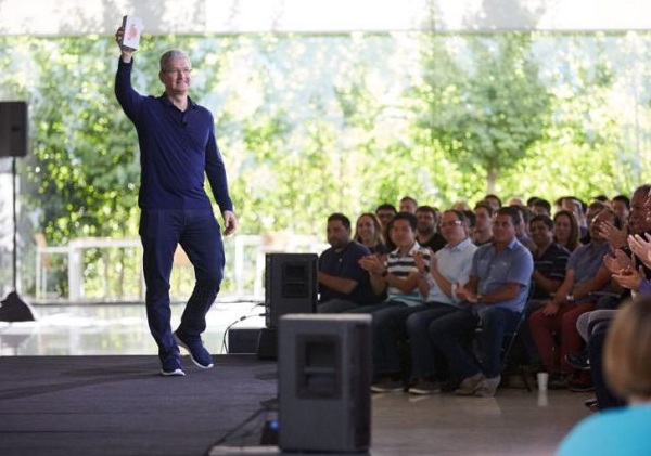 Apple ha venduto un miliardo di iPhone, conferma Cook