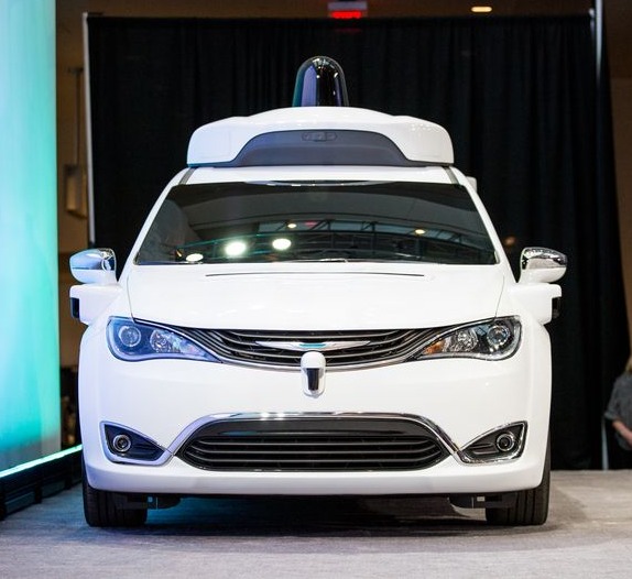 Guida autonoma, Waymo (Google) presenta i primi van