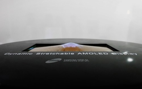 Samsung presenta il display OLED elastico: può essere deformato senza problemi